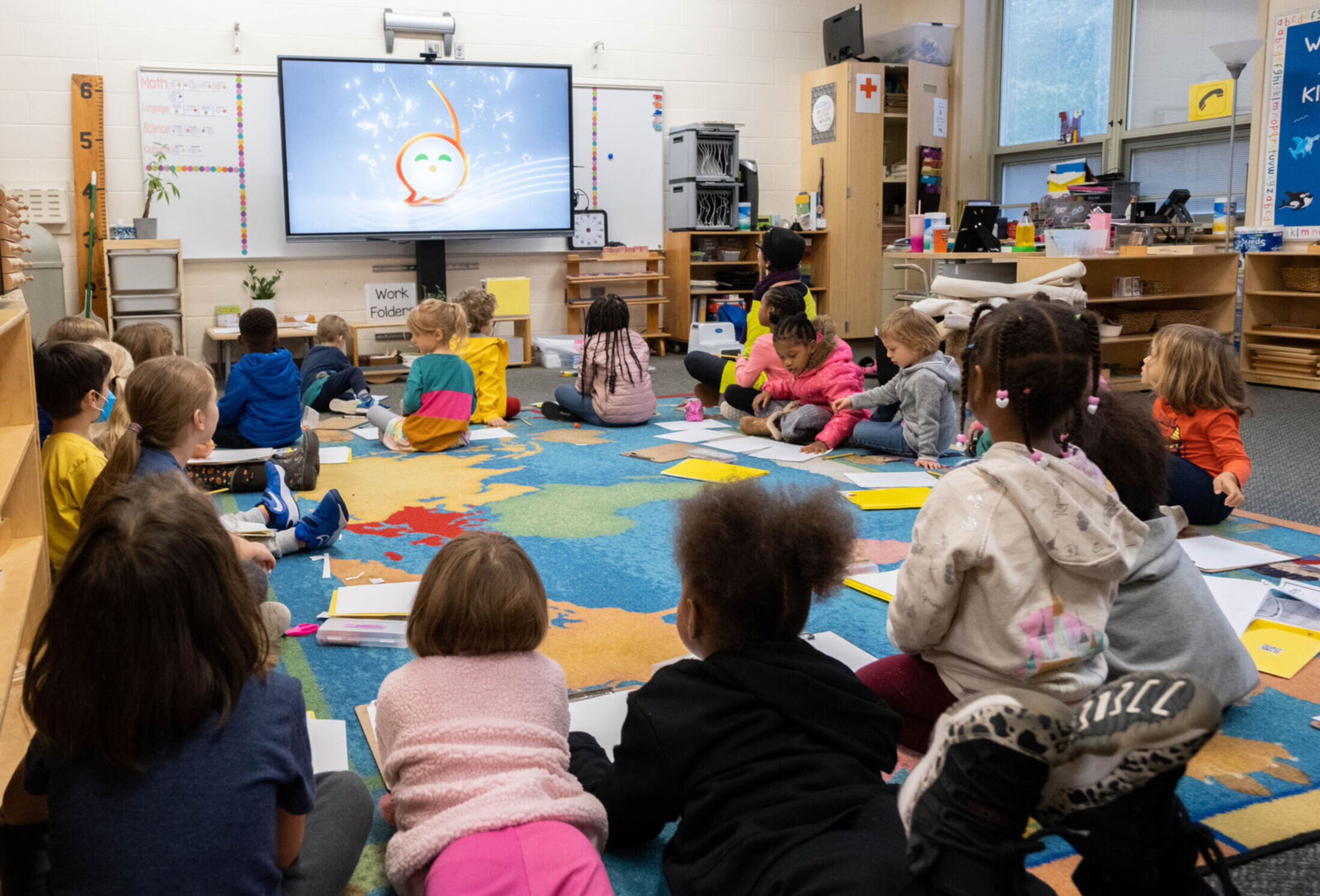 Students watching a video of Mel O Dee.